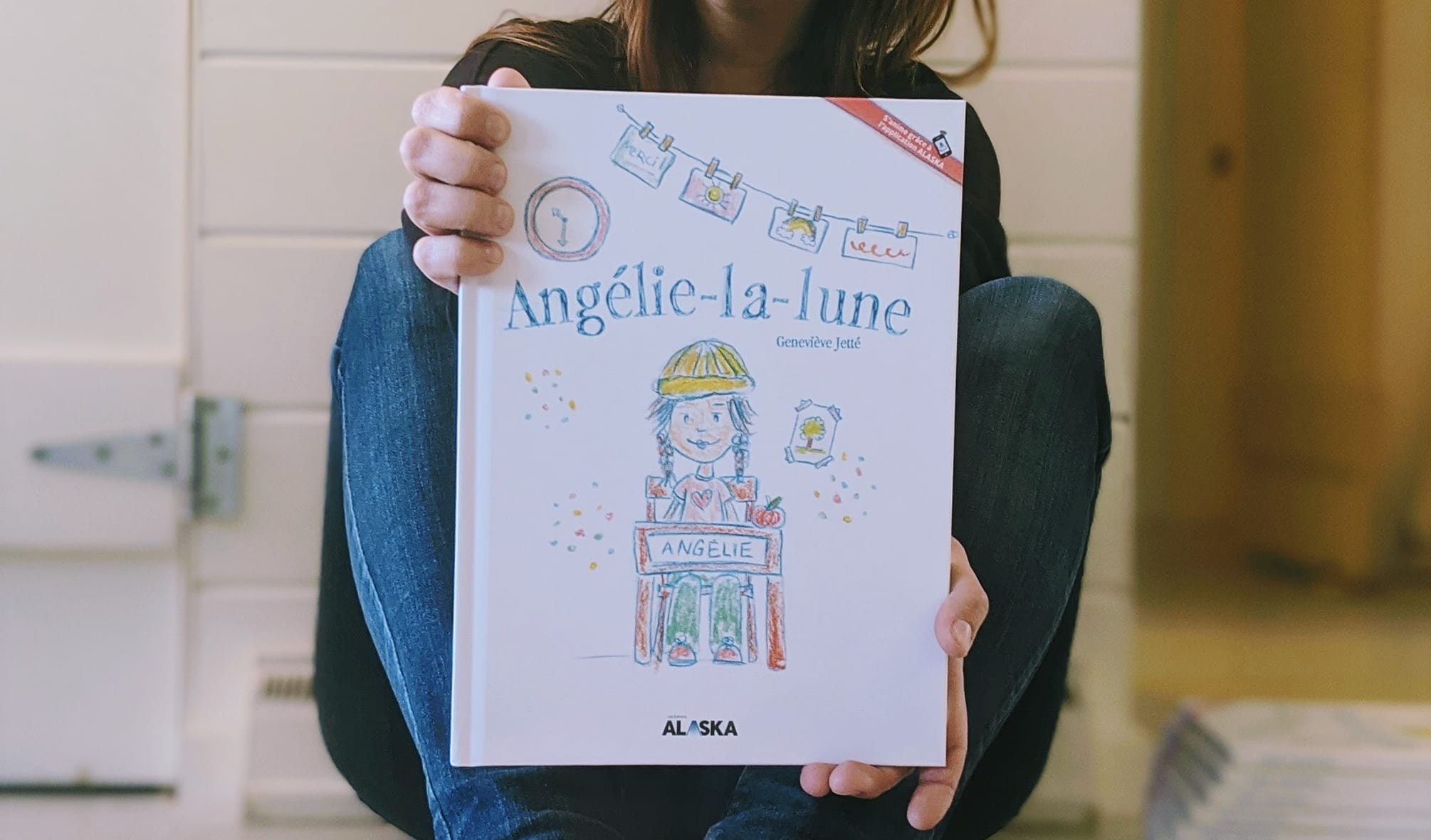 Découvrez l&rsquo;univers ludique d&rsquo;Angélie-la-lune, le tout premier livre jeunesse de Geneviève Jetté