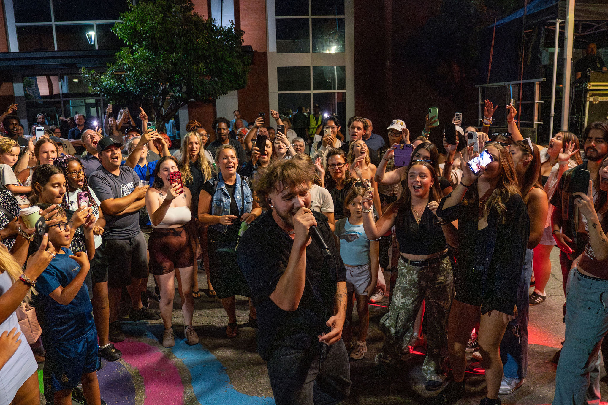 Rendez-vous culturel de l&rsquo;année, le Festival MOSAÏQUE Laval vous attend pour 3 jours de festivités gratuites du 13 au 15 août 2026